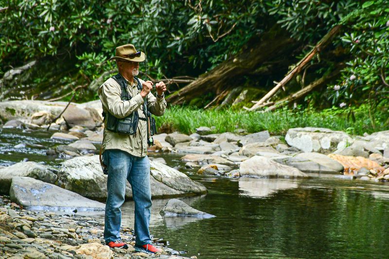 07 01 Tying on a fly 6002
