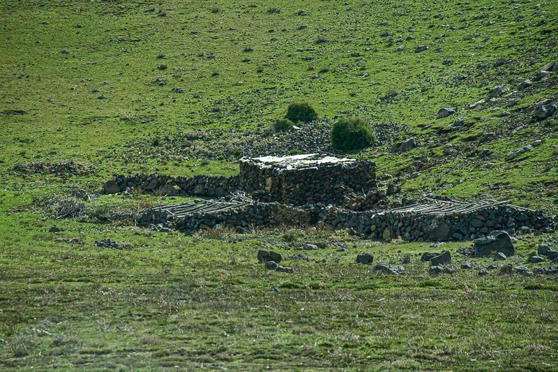 04 02 Old, possibly seasonal stone shelter and pens Moroc-3772