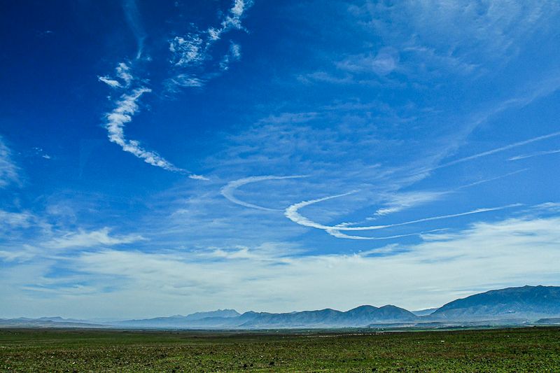 04 02 Fighter jet contrails over the high plains of the Atlas Mountains Moroc-3810
