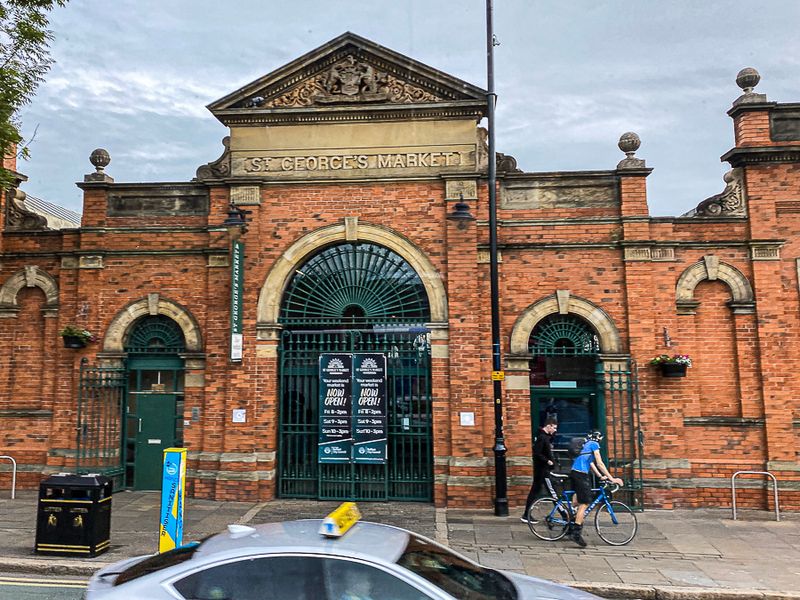 06 14 St. George's Market i0900