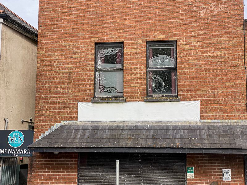 06 14 Bullet holes - Belfast i0919
