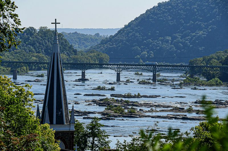 09 04 Potomac River at Harper's Ferry, West Virginia 9473