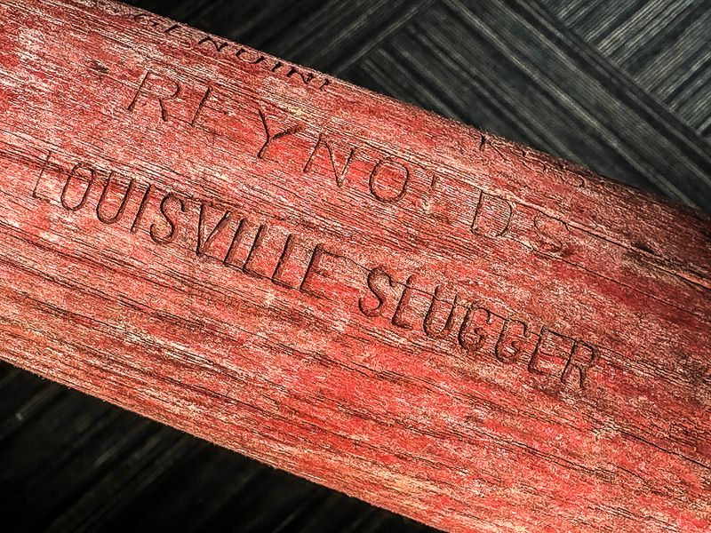 09 22 Louisville Slugger i0799