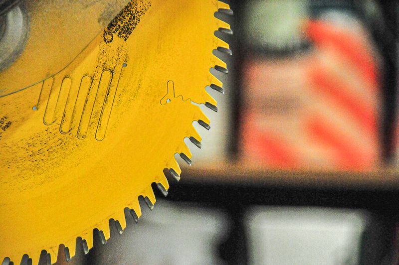 10 07 Table saw blade 3322