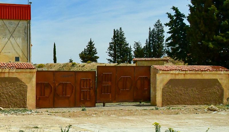 04 02 Compound gate Moroc-4023cr