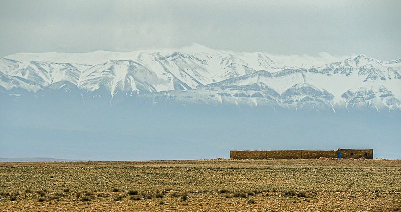 04 02 Distant compound against the Atlas Mountains Moroc-4042