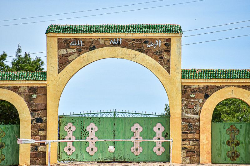 04 02 Gated compound Moroc-4080