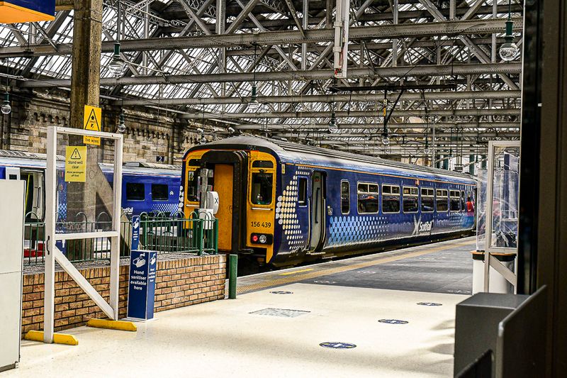 06 15 Glasglow train station 5237