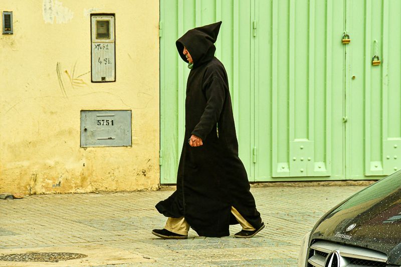 04 02 Traditonal cloak Moroc-4105