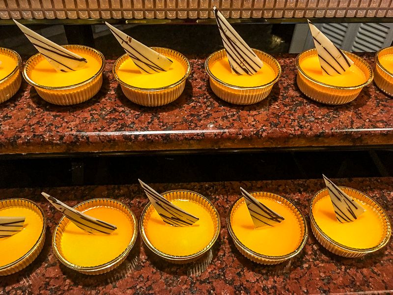 09 04 Desserts displayed in the hotel India-2-i5474