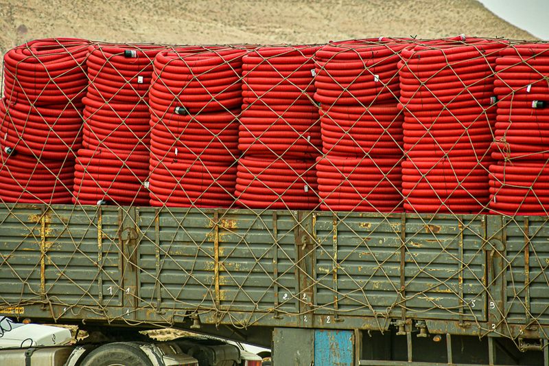 04 02 A lot of red hoses Moroc-4129