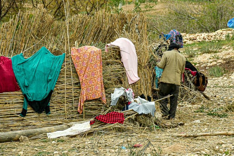 04 02 Drying clothing on a small corral fencing Moroc-4133