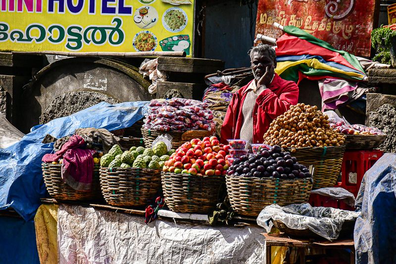09 05 Ooty market vendor India-2-2547