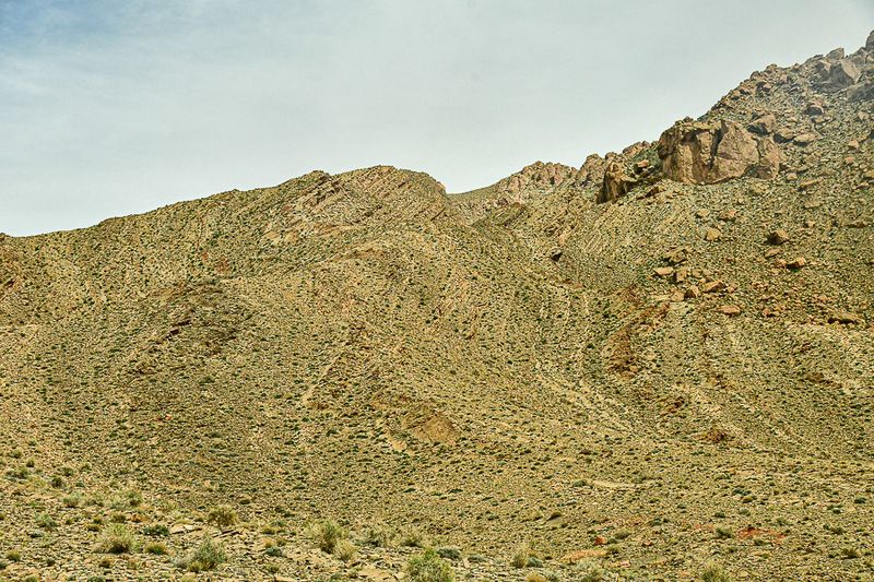 04 02 Anticlines and synclines and more tortured rock Moroc-4206