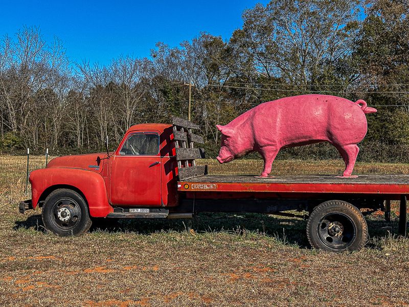 2024 12 07 Big pink plastic pig on a red truck i2129