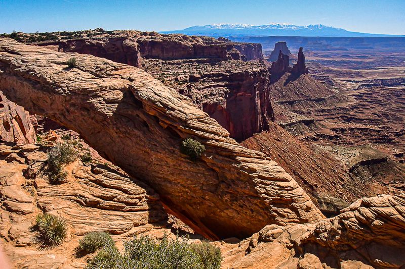 05 03 Mesa Arch and view Utah19-2-1400