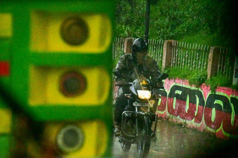 09 04 When motorcycles just don't cut it- India-2-2375