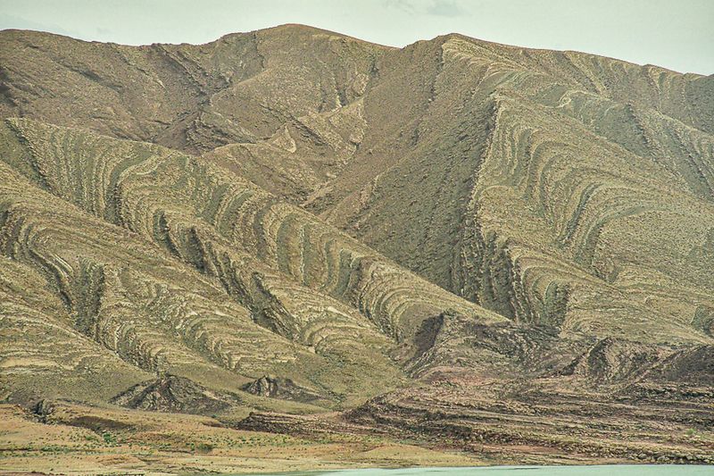 04 02 Synclines and Anticlines on reservoir shore Moroc-4247