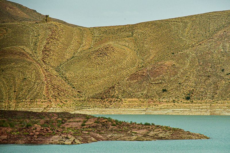 04 02 Highly deformed rocks of reservoir shoreline 4257