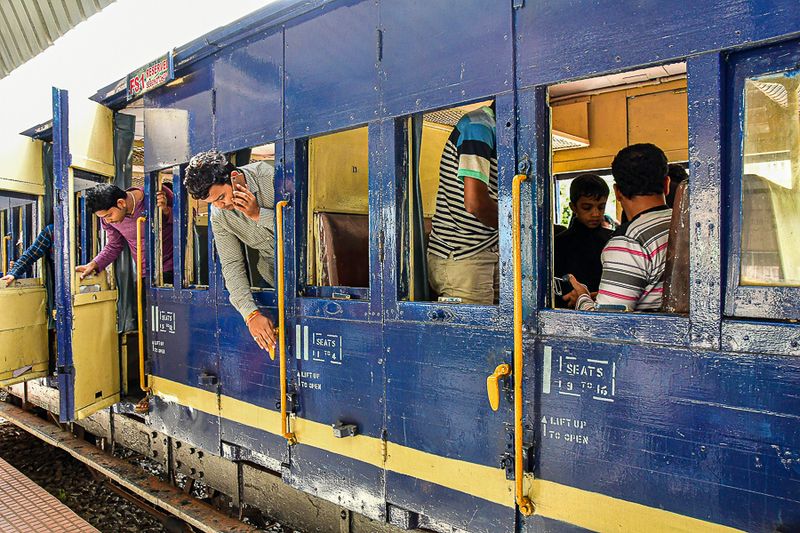 09 05 Passengers coming off the train in Ooty India-2-2667