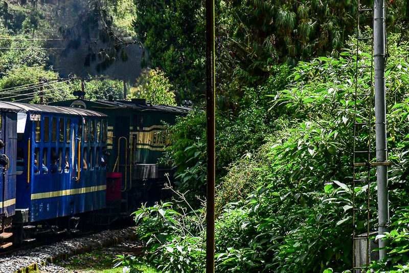 09 05 Headed down out of the mountains under diesel power India-2-2691