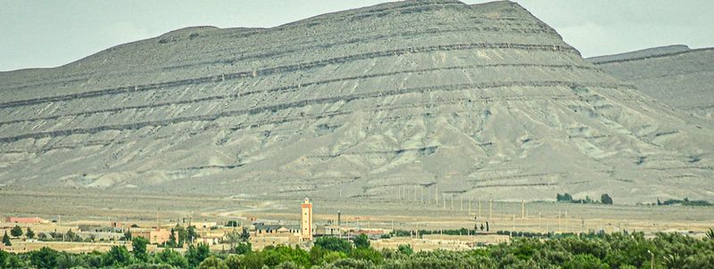 04 02 Eroded sandstone hills over a village Moroc-4179