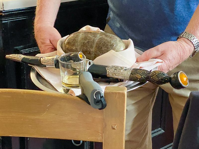 06 15 Presentaton of the haggis i1049