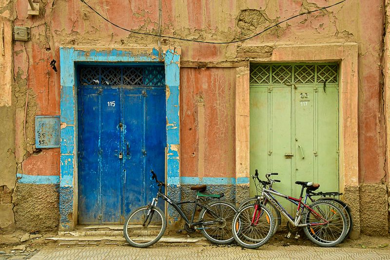 04 02 Two doors, three bicycles Moroc-4321