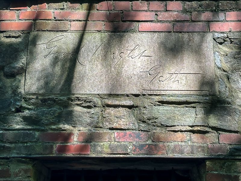 09 02 Inscription over unused burial vault of George Townsend, aka Gath i0200