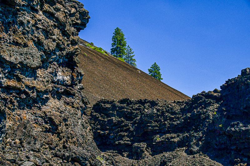 07 19 Lava Butte from the Trail of the Molten Land 7954