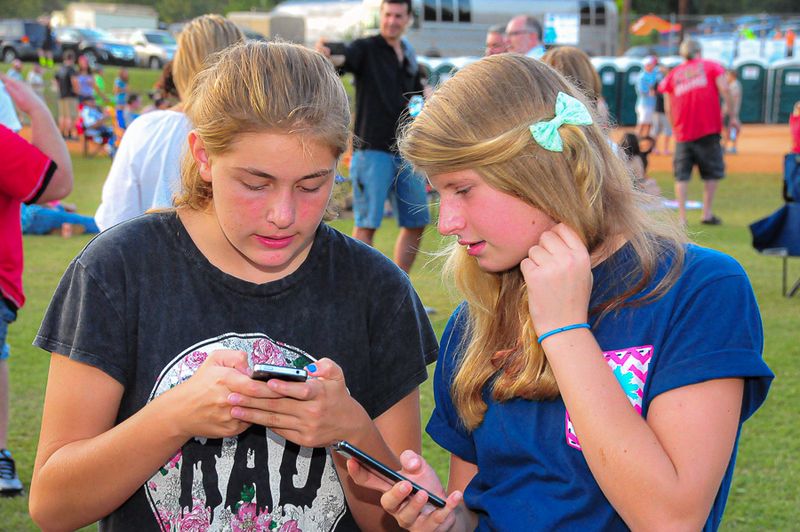 2014 08 23 On the phone 9842