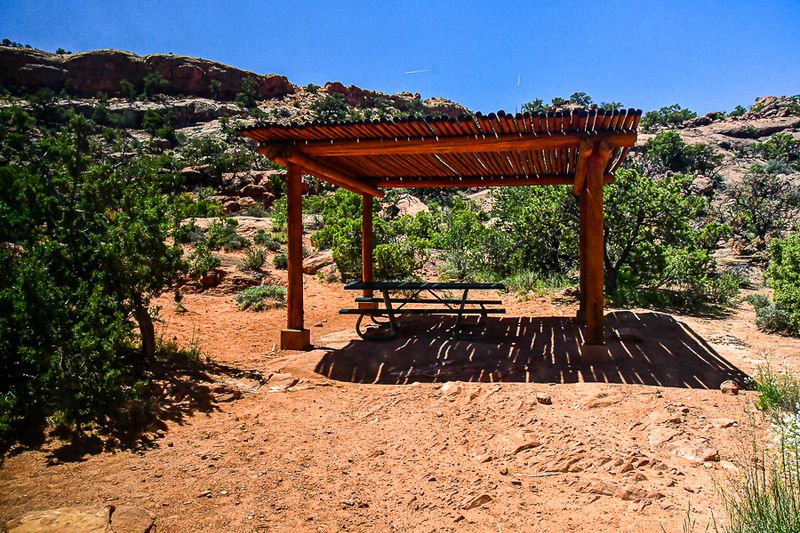 05 03 Desert picnic shelter Utah19-2-1526