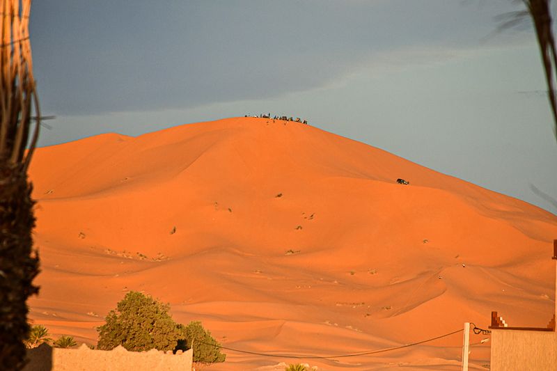 04 02 Watching the sunset on the high dune Moroc-4376