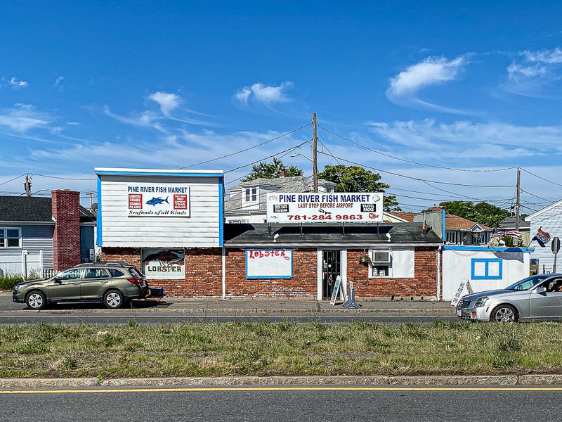 06 21 Pine River Fish Market i1110