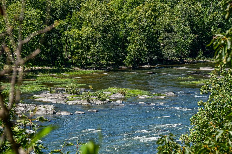 09 03 Potomac River before convergence with the Shenandoah River at Harper's Ferry 9397
