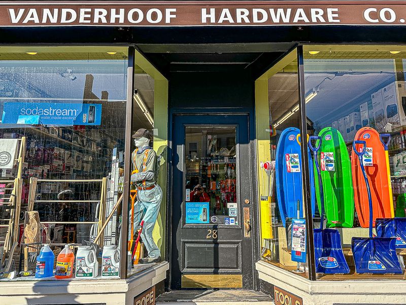 2025 01 17 Vanderhoff's Hardware Store i2580