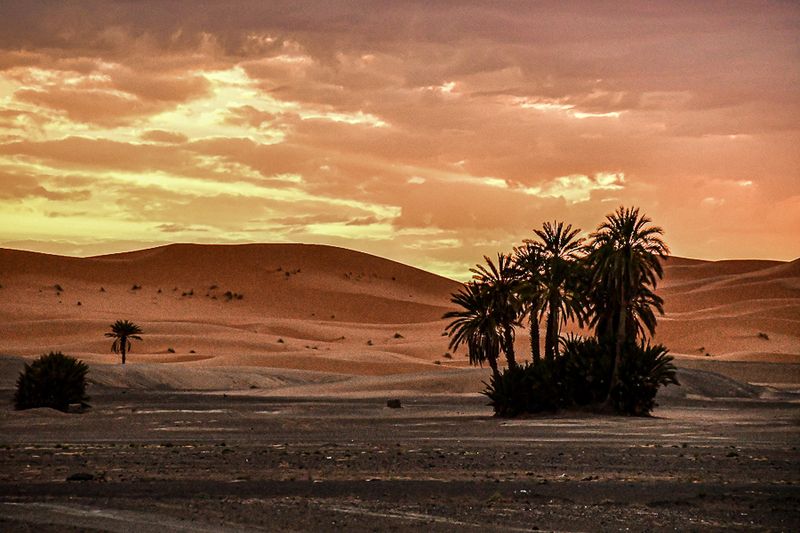 04 03 Cloudy sunrise at El Chebbi Moroc-4456