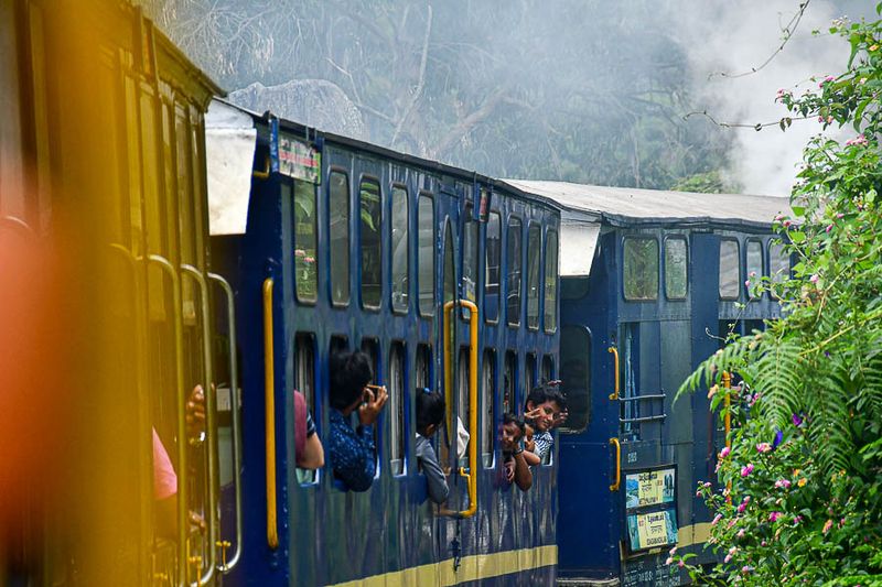 09 05 Kids on a train India-2-2916