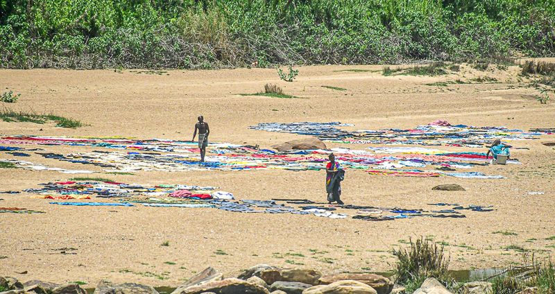 2017 09 06 Drying laundry on a river India-2-3330