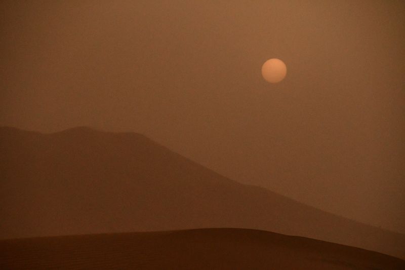 2019 04 03 Sun trying to come through Moroc-4916