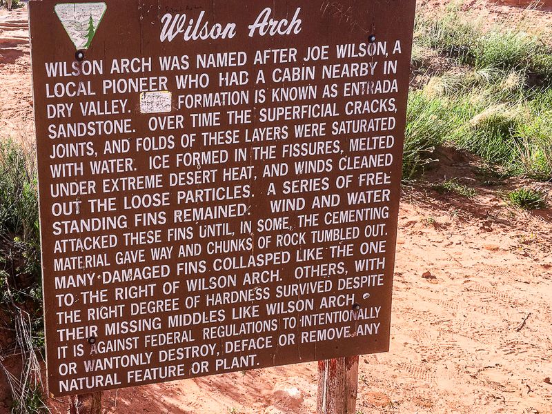 2019 05 04 Wilson Arch - MOAB Utah19-2-i2267