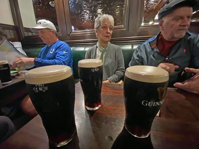 Waterford pub - Pat and George - 06-08-i0331