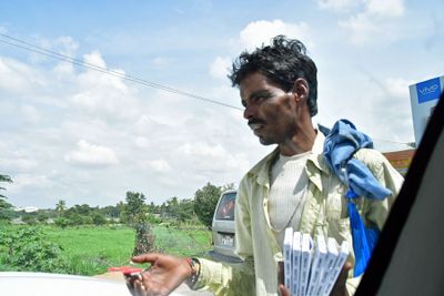 Roadside salesman - India-2-1184