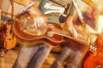 20110728 2512 Sliddin and pickin it