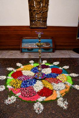 09 04 Hotel lobby flowers India-2-2320