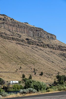 07 18 Basalt columns from overlaid lava flows 7703