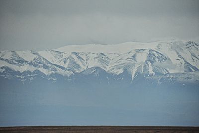 04 02 Atlas Mountains looming over a barren landscape Moroc-4032