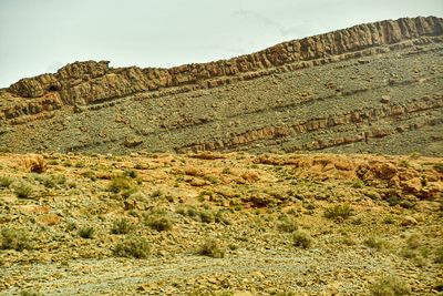 04 02 Uplifted and heavily weathered sedimentary rock Moroc-4187