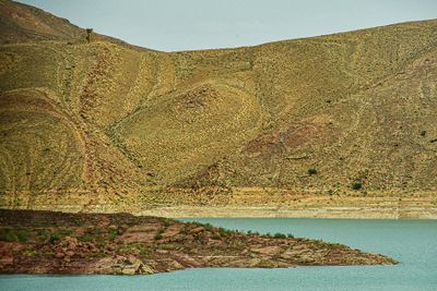 04 02 Highly deformed rocks of reservoir shoreline 4257