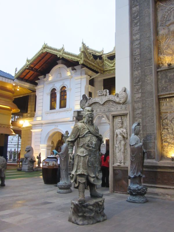 Gangaramaya Temple